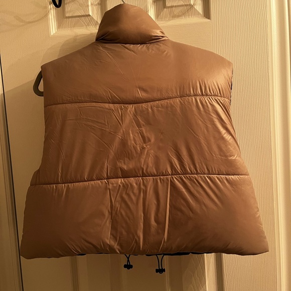 Invertible Garage puffer vest 🤎🖤 - Picture 5 of 7